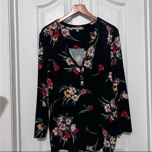 Daniel rainn  floral top. V- neck. Size XXL